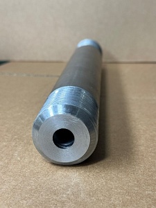 Шпильки длиной 330 мм с резьбой М48 и нестандартным исполнением резьбовых участков